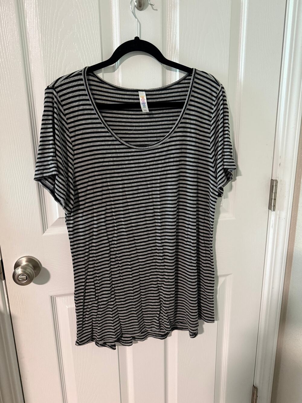 Lularoe Classic Tee Ribbed Stripped Black & Gray Size 2X